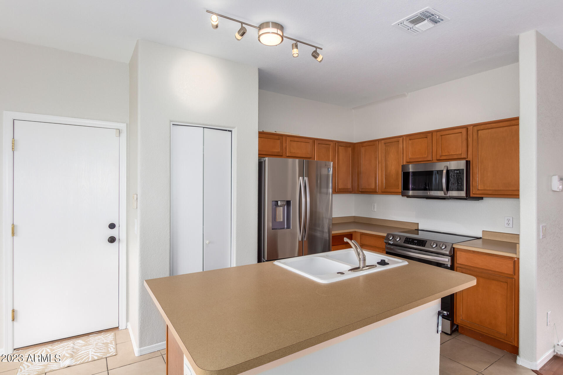 1504 East Chipman Road Phoenix, AZ 85040 - Photo 8 of 23 0016-16-Chipman