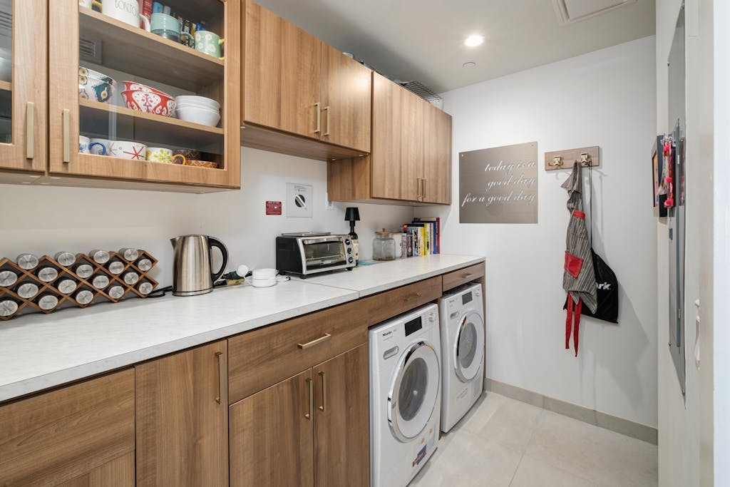 70 Rainey Street, Unit 1306 Austin, TX 78701 - Photo 10 of 27 Butler's pantry / laundry room