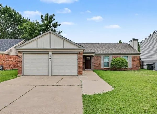 $295,000 | 1702 Crimson Court, Arlington, TX 76018