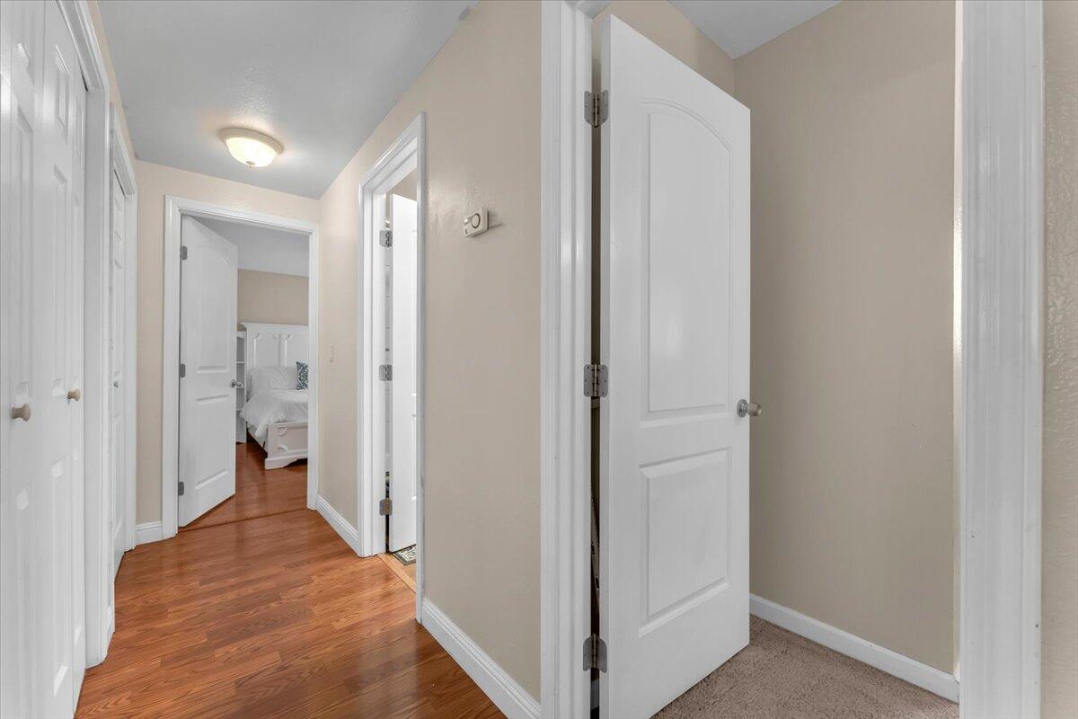 3594 Echo Road Redding, CA 96002 - Photo 20 of 62 Hallway