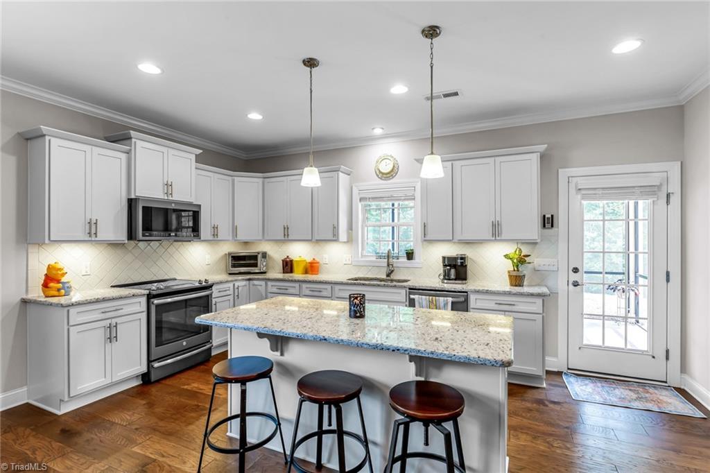 2818 Fallin Court High Point, NC 27262 - Photo 12 of 37 Gallery Image 12