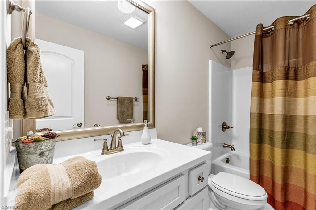 2818 Fallin Court High Point, NC 27262 - Photo 32 of 37 Gallery Image 32