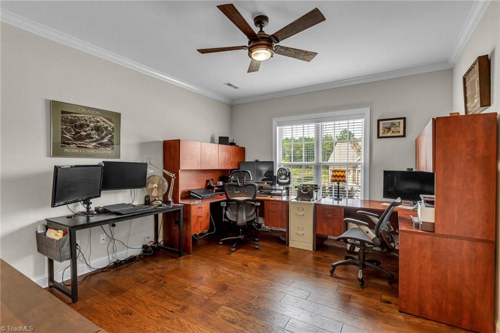 2818 Fallin Court High Point, NC 27262 - Photo 5 of 37 Gallery Image 5