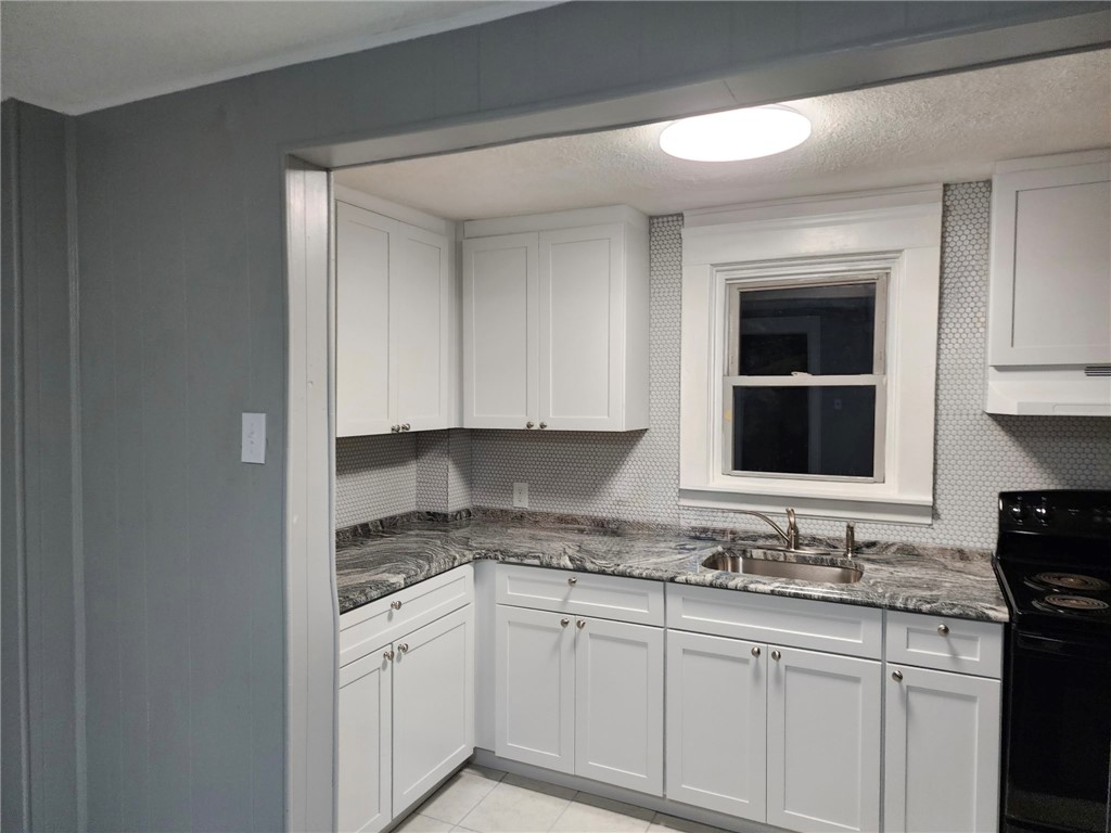 227 Providence Street West Warwick, RI 02893 - Photo 3 of 21