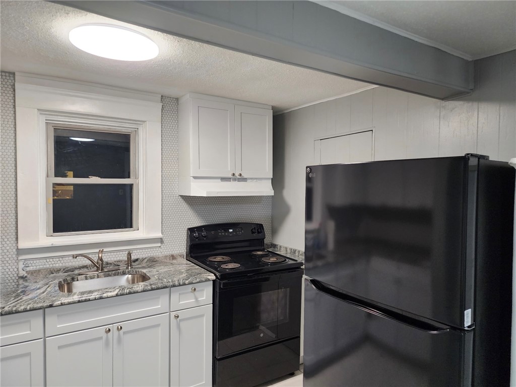 227 Providence Street West Warwick, RI 02893 - Photo 4 of 21