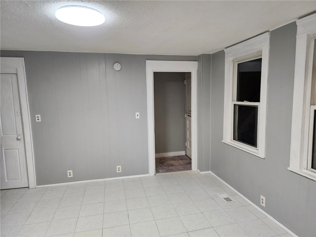 227 Providence Street West Warwick, RI 02893 - Photo 9 of 21