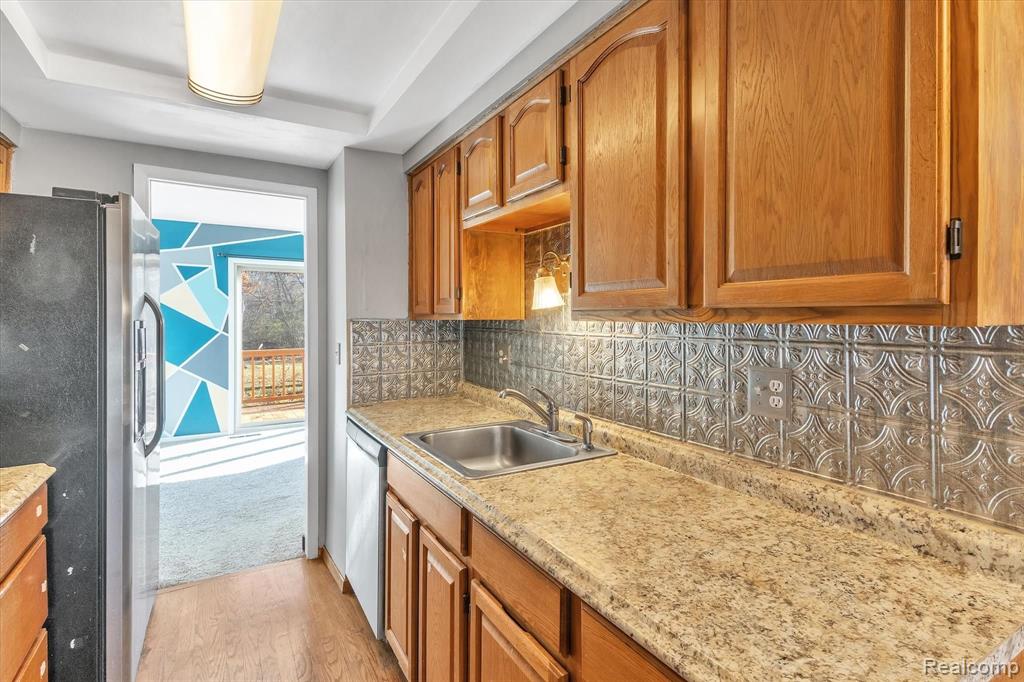 637 Oakbrook West Rochester, MI 48307 - Photo 14 of 45
