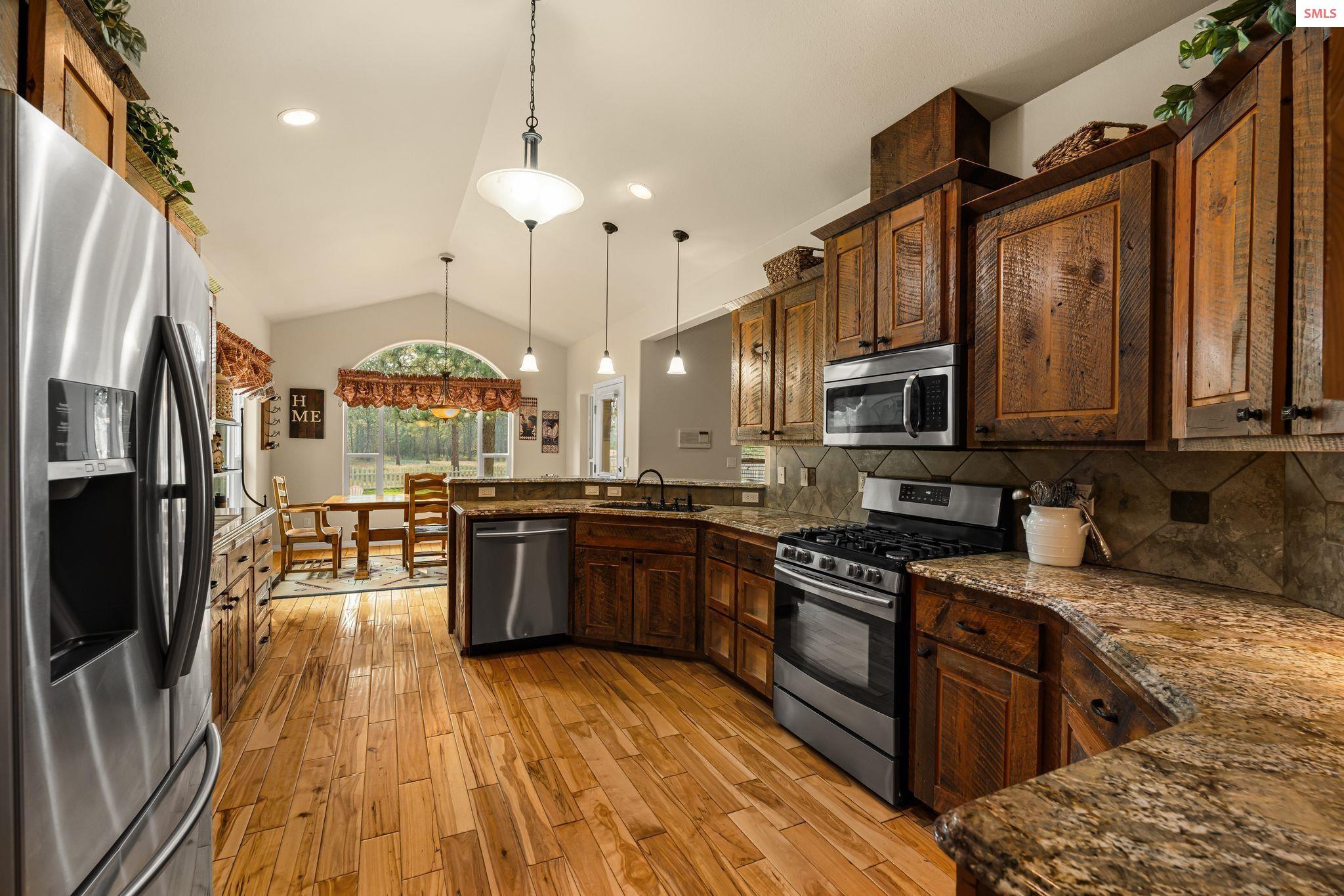 31957 North Wester Ranch Road Athol, ID 83801 - Photo 16 of 66 Natural Gas Oven/Range