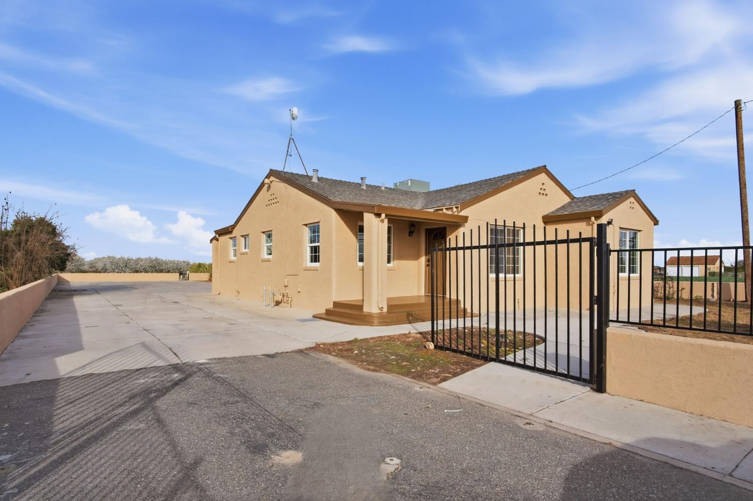 5333 Geer Road Turlock, CA 95382 - Photo 5 of 37 a view of a house with a garage