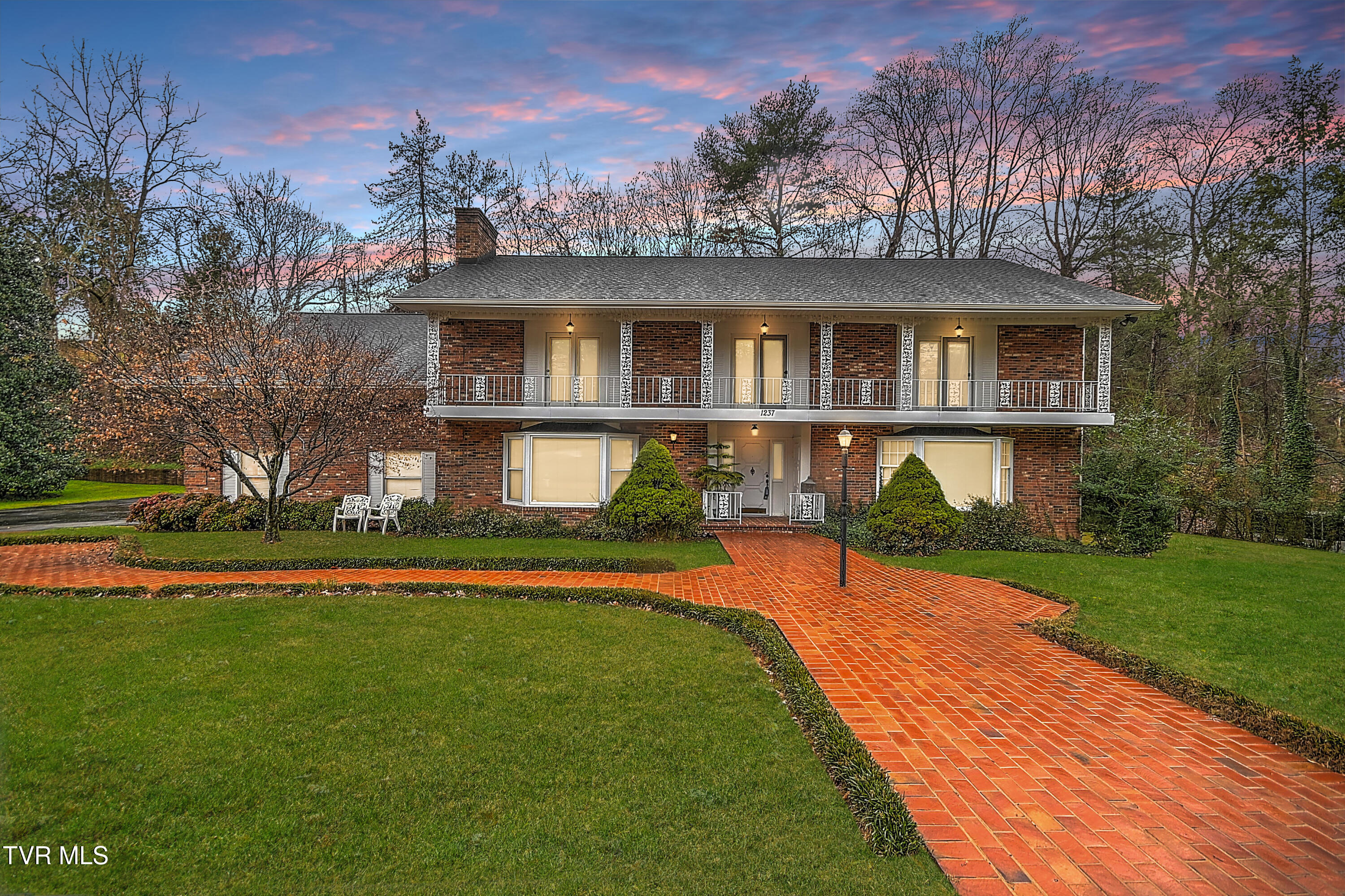 1237 Radcliffe Avenue Kingsport, TN 37664 - Photo 1 of 58 DSC_4393_4_5_6_7_8_9