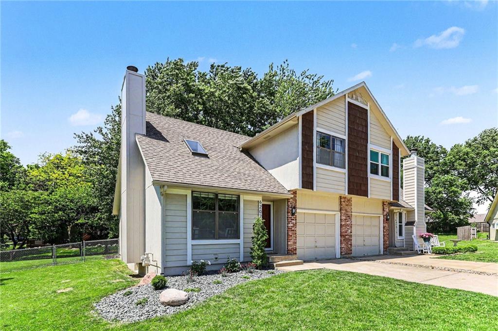 6202 Rene Street Shawnee, KS 66216 - Photo 3 of 29