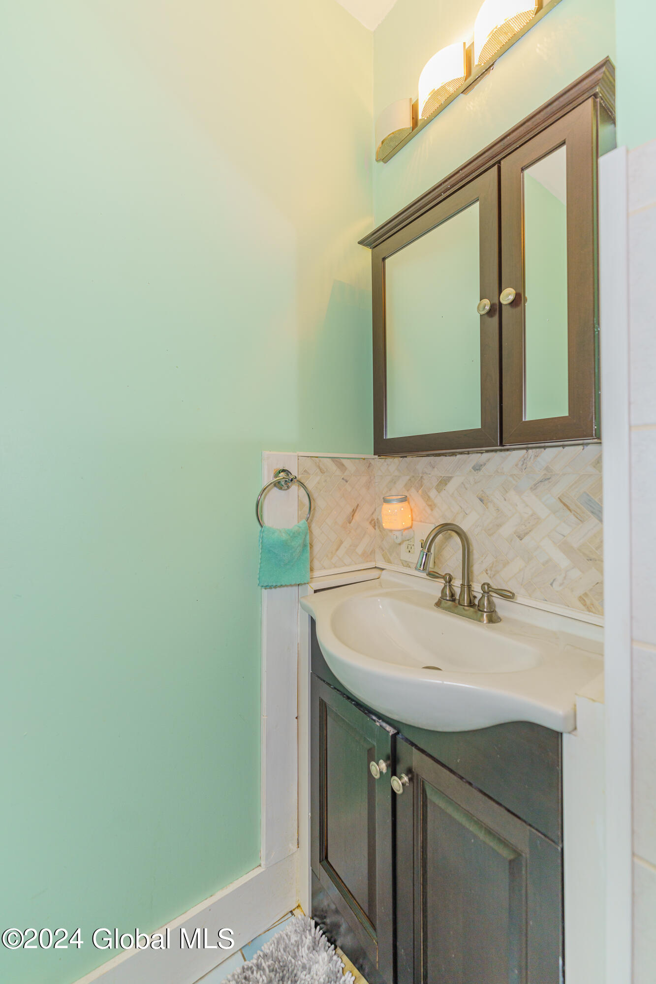 2734 Troy-Schenectady Road Niskayuna, NY 12309 - Photo 22 of 43 Bathroom