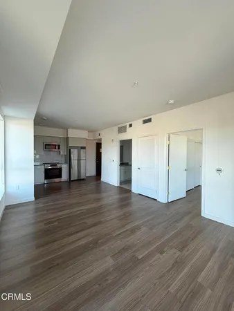 $2,475 | 18900 Parthenia Street, Unit 301, Northridge, CA 91324