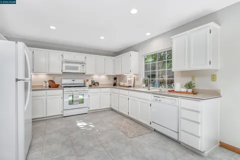 $949,500 | 280 Brady Street, Martinez, CA 94553