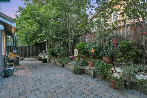 $949,500 | 280 Brady Street, Martinez, CA 94553