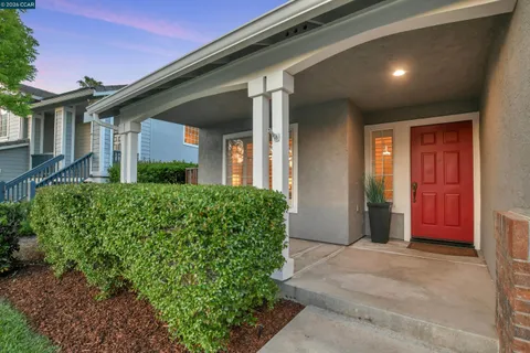 $949,500 | 280 Brady Street, Martinez, CA 94553