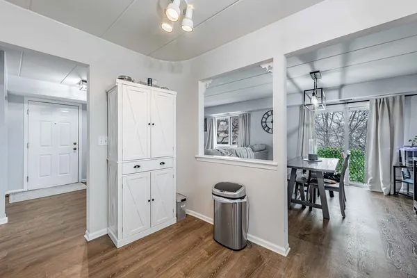 $199,900 | 9527 South 54th Avenue, Unit 2B, Oak Lawn, IL 60453