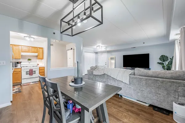 $199,900 | 9527 South 54th Avenue, Unit 2B, Oak Lawn, IL 60453