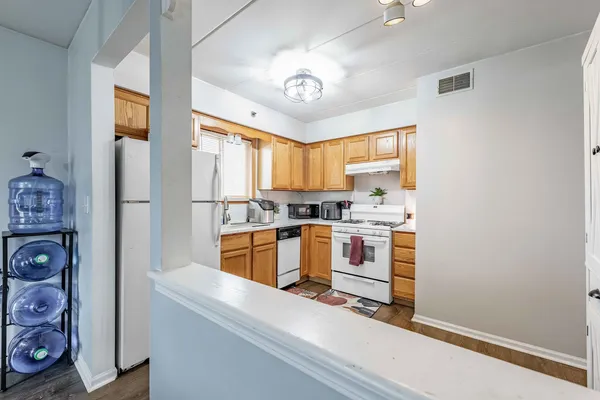 $199,900 | 9527 South 54th Avenue, Unit 2B, Oak Lawn, IL 60453