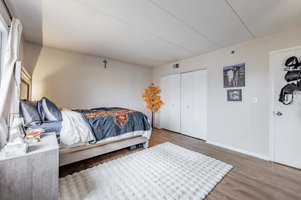 $199,900 | 9527 South 54th Avenue, Unit 2B, Oak Lawn, IL 60453