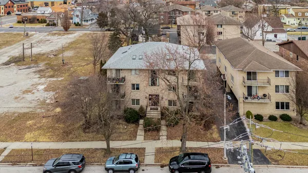 $199,900 | 9527 South 54th Avenue, Unit 2B, Oak Lawn, IL 60453