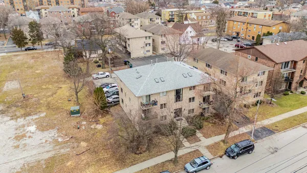 $199,900 | 9527 South 54th Avenue, Unit 2B, Oak Lawn, IL 60453