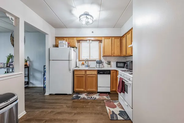 $199,900 | 9527 South 54th Avenue, Unit 2B, Oak Lawn, IL 60453