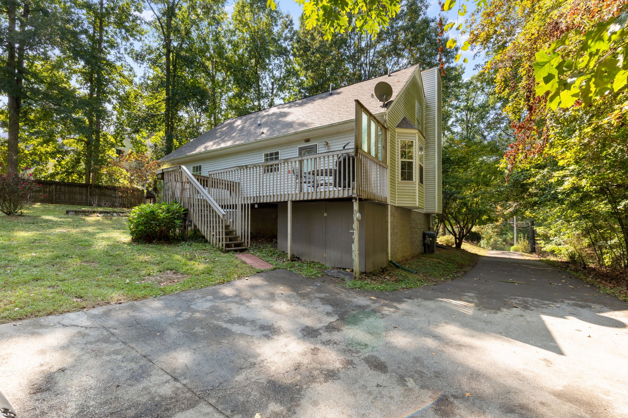 137 Gaskins Road Dickson, TN 37055 - Photo 9 of 58 a view of a back yard of the house
