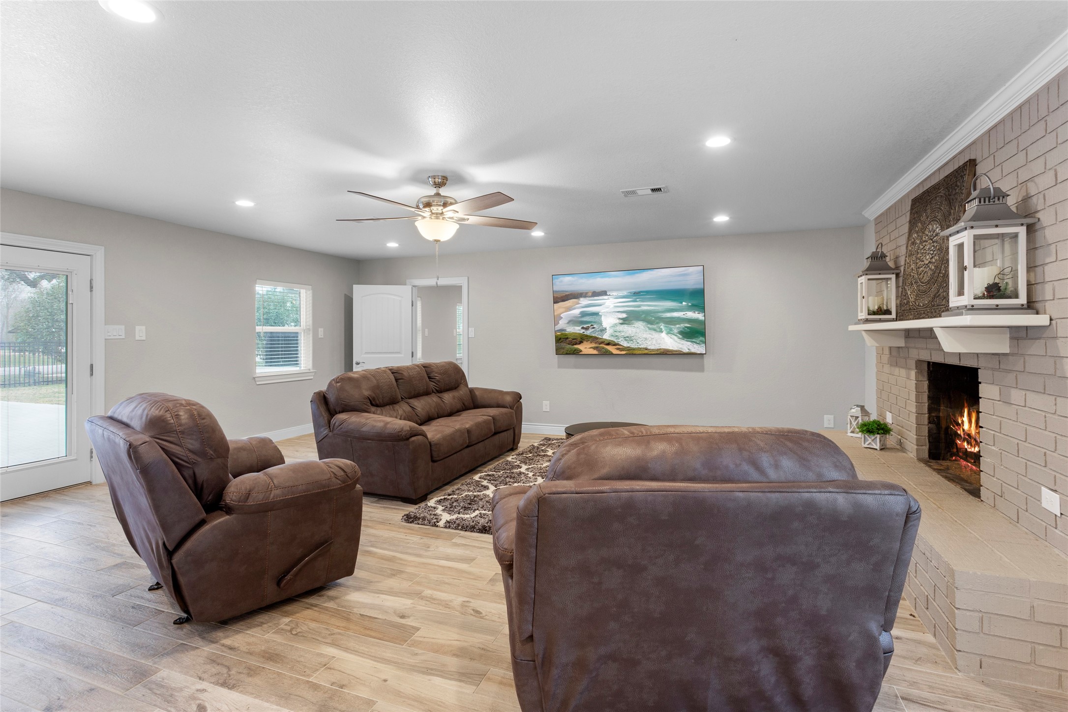13800 West 6th Street Santa Fe, TX 77517 - Photo 12 of 35 a living room with furniture and a fireplace