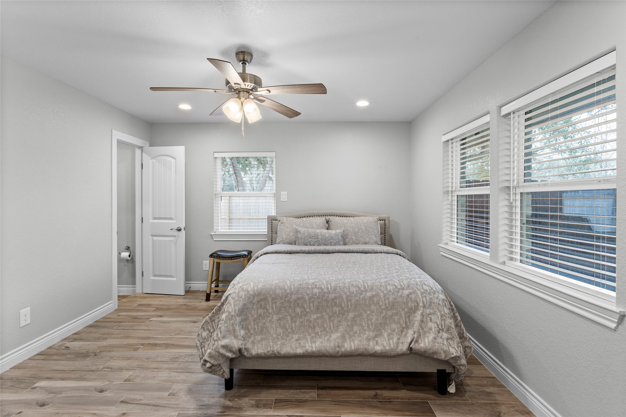 13800 West 6th Street Santa Fe, TX 77517 - Photo 19 of 35 a bedroom with a bed and a window