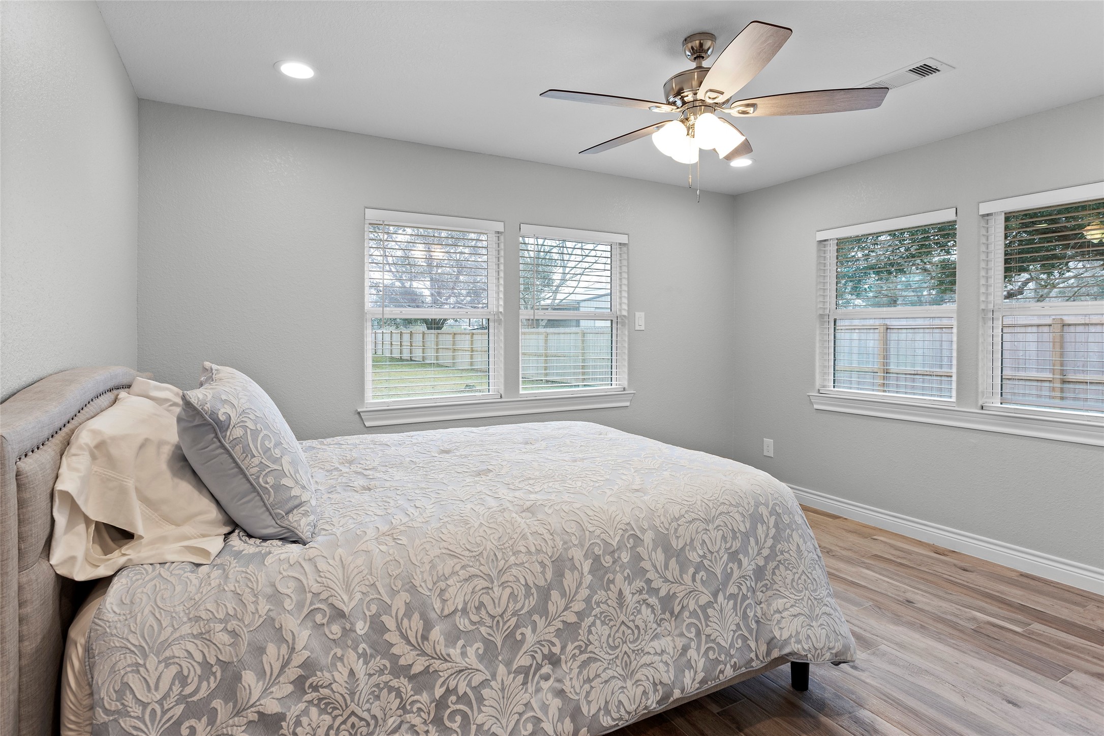13800 West 6th Street Santa Fe, TX 77517 - Photo 24 of 35 a bedroom with a bed and a window