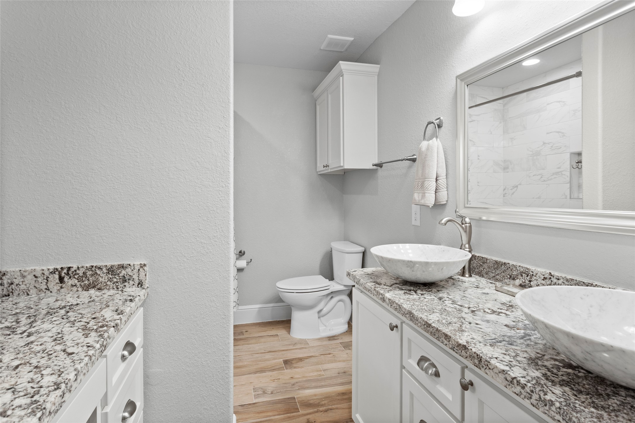 13800 West 6th Street Santa Fe, TX 77517 - Photo 26 of 35 a bathroom with a granite countertop sink a toilet and a bathtub