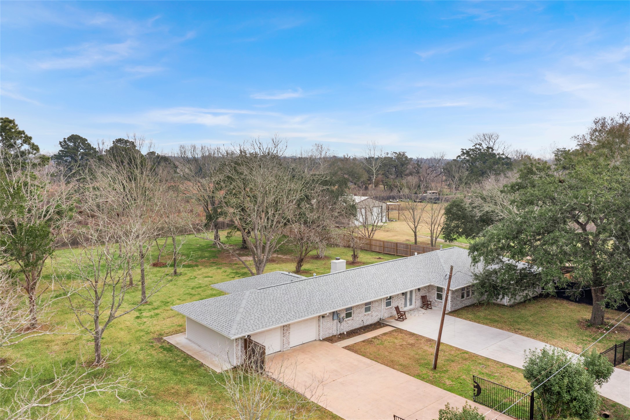 13800 West 6th Street Santa Fe, TX 77517 - Photo 4 of 35 a view of a terrace with a table and chairs