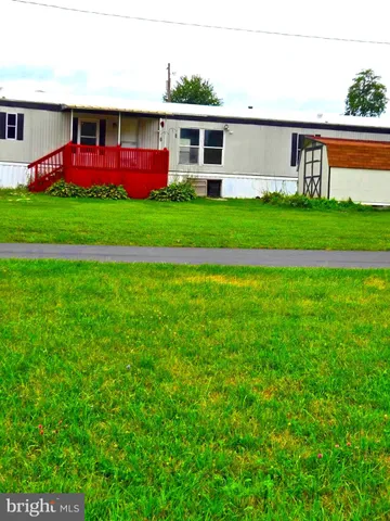 a view of a yard in front of a house
