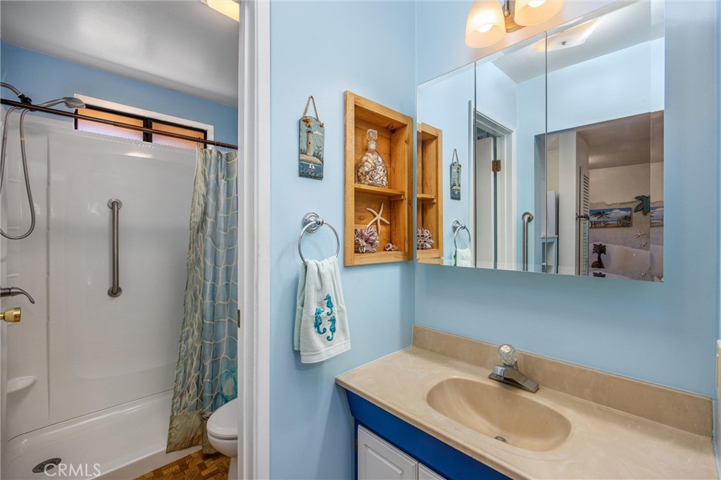 15212 El Centro Road Hesperia, CA 92345 - Photo 41 of 75 Bathroom in Guesthouse