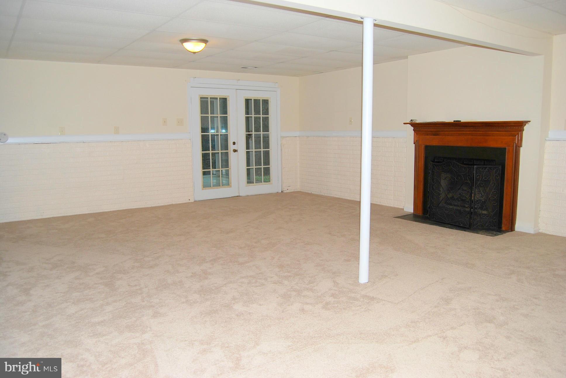 123 Potomac Run Road Fredericksburg, VA 22405 - Photo 15 of 22 Access to the sun room is in the family room