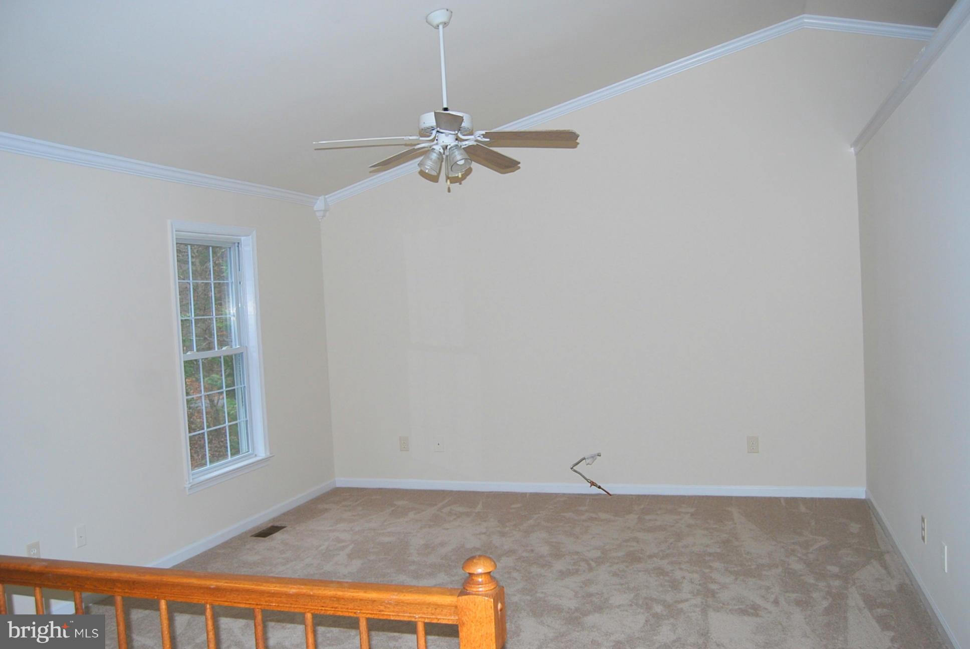 123 Potomac Run Road Fredericksburg, VA 22405 - Photo 3 of 22 Living Room w/vaulted ceilings