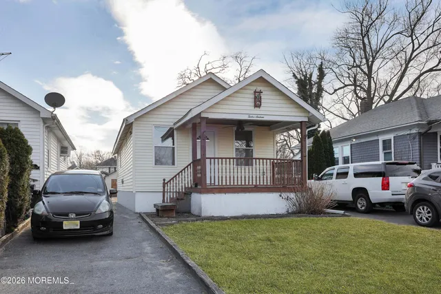 a view of a car in front of house
