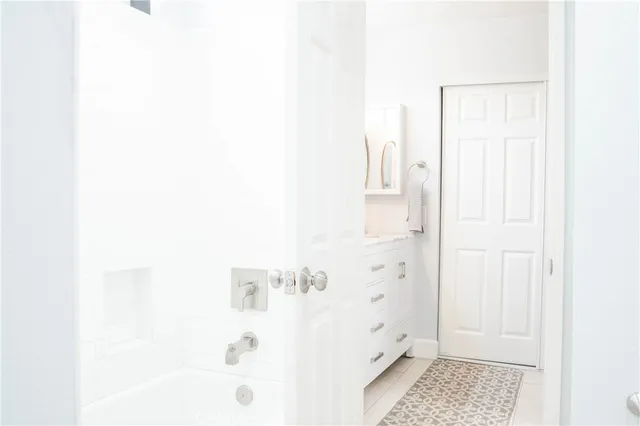 $3,300 | 4705 Kester Avenue, Unit 106, Sherman Oaks, CA 91403