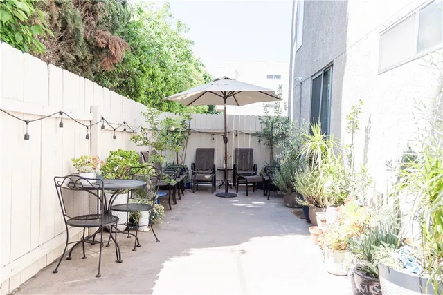 $3,300 | 4705 Kester Avenue, Unit 106, Sherman Oaks, CA 91403