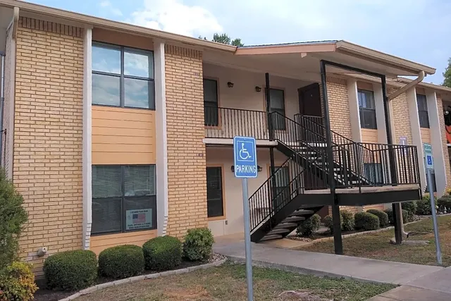 $600 | 1001 Pecan Valley Drive, Marble Falls, TX 78654