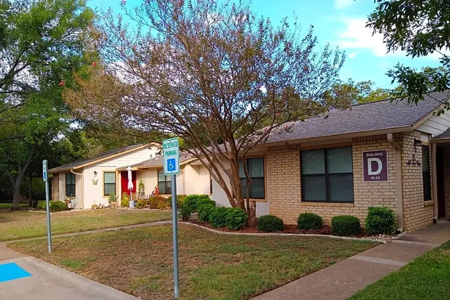 $600 | 1001 Pecan Valley Drive, Marble Falls, TX 78654