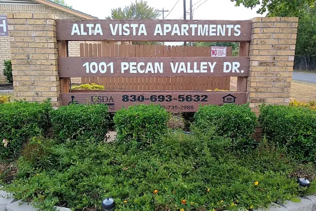 $600 | 1001 Pecan Valley Drive, Marble Falls, TX 78654