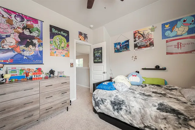 an empty room with a empty space and a ceiling fan