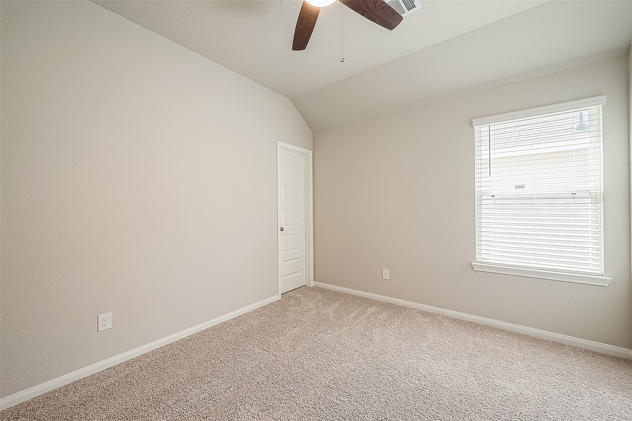 1317 Mount Bassie Trail Conroe, TX 77301 - Photo 41 of 50 an empty room with ceiling fan and window