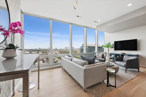 $675,000 | 500 West Superior Street, Unit 1602, Chicago, IL 60654