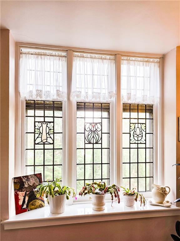 333 Devonshire Street Pittsburgh, PA 15213 - Photo 22 of 50 Landing on the way to the second floor