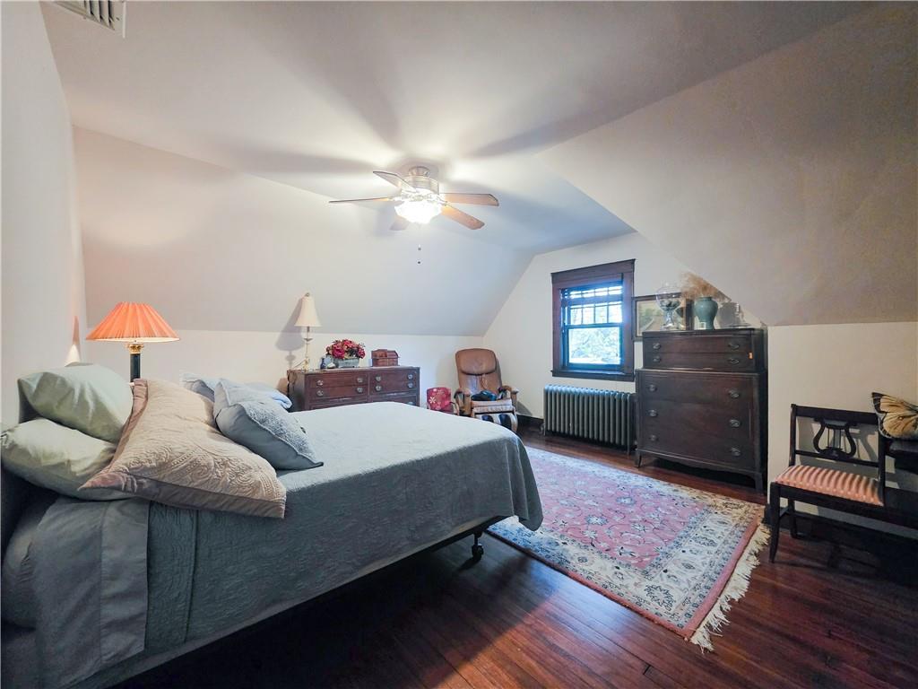 333 Devonshire Street Pittsburgh, PA 15213 - Photo 37 of 50 3rd floor Bedroom