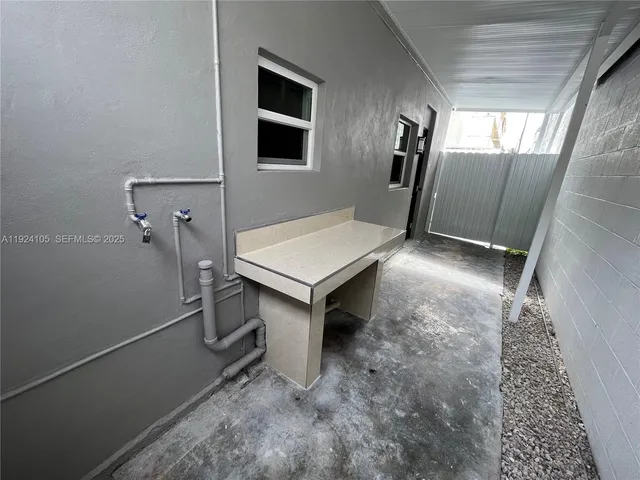 $1,600 | 920 Southwest 30th Avenue, Unit 2, Miami, FL 33135