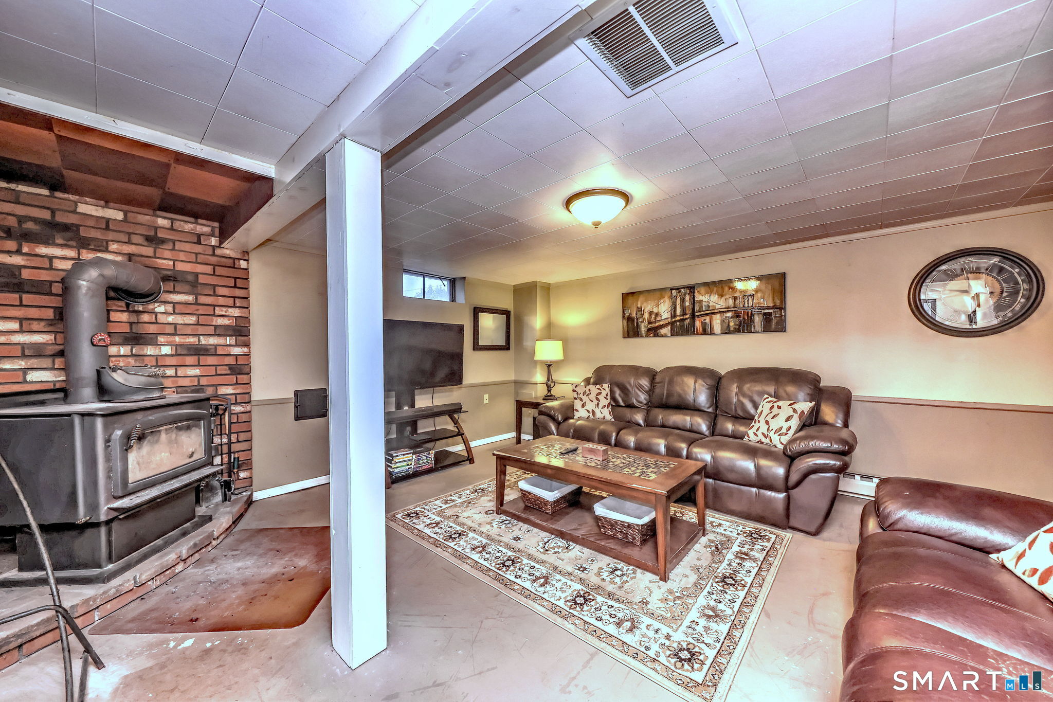 40 Sapphire Street Enfield, CT 06082 - Photo 33 of 41 a living room with furniture and a clock